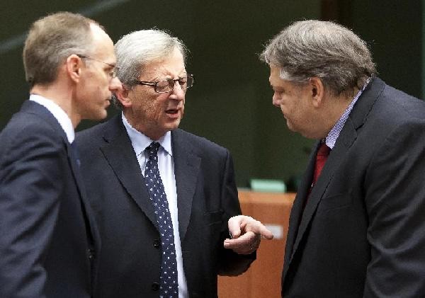 Eurozone approves second bailout for Greece - ảnh 1